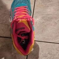 Scarpe sportive nuove, design unico – numero 38