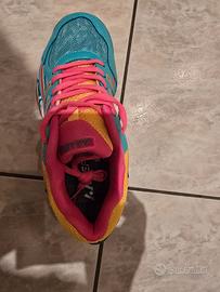 Scarpe sportive nuove, design unico – numero 38