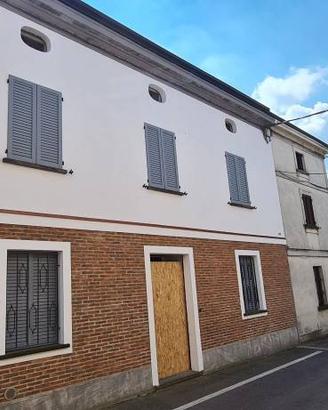 Casa indipendente di 243 m² con 5 locali e box aut
