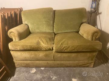 DIVANO IN VELLUTO VERDE