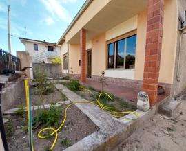 Luminosa casa singola libera su tre lati