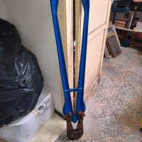 Tronchese tagliabulloni gigante