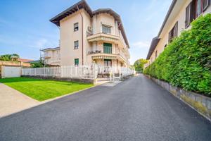 TRILOCALE DOPPI SERVIZI, CUCINA SEPARATA, ASCENSOR