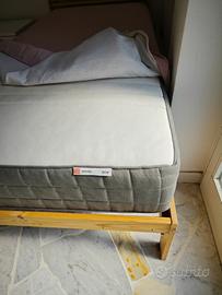 letto singolo Ikea con doghe e materasso