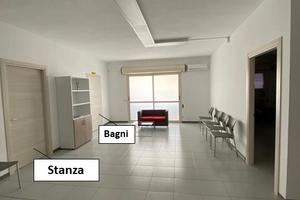 Stanza uso ufficio-ambulatorio