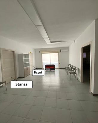 Stanza uso ufficio-ambulatorio