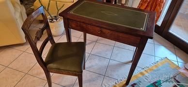 Scrivania in legno antico