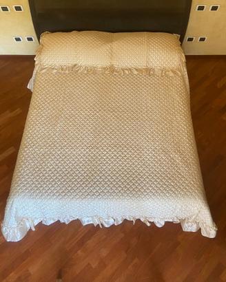 Copriletto Matrimoniale in raso Beige