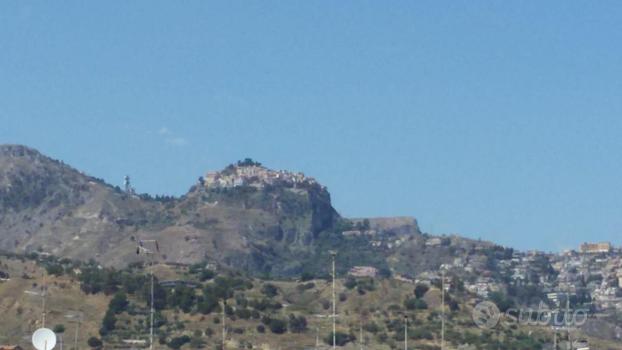 Attico mansardato a Naxos con vista mare/Taormina