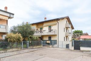 3 LOCALI A VILLAFRANCA DI VERONA