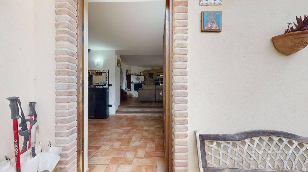 Rustico / Casale di 220 m² con più di 5 locali a G - Altro