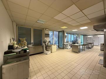 NEGOZIO A CASTIGLIONE DELLE STIVIERE