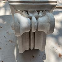 Coppia di capitelli antichi