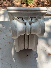 Coppia di capitelli antichi