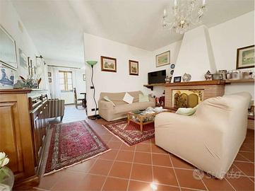 Casa indipendente di 150 m² con più di 5 locali e 