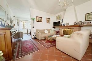 Casa indipendente di 150 m² con più di 5 locali e 