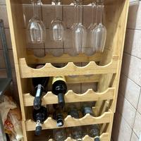 Cantinetta e scafale per i vini 