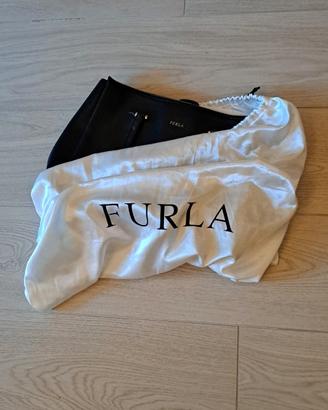 Borsa FURLA in pelle nera