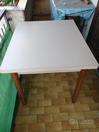 Tavolo 90x80 allungabile