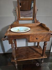 Antichità mobile lavabo in legno con bacinella 