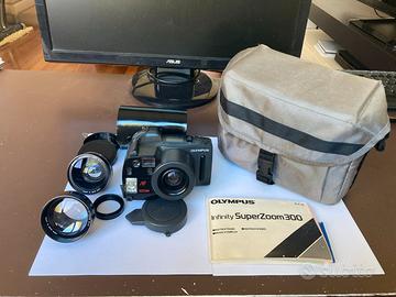 Olympus Superzoom 300 35mm con obiettivi