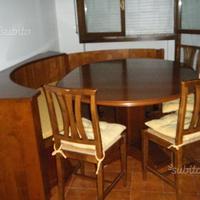 Tavolo in legno con panca angolare 4 sedie