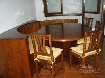 Tavolo in legno con panca angolare 4 sedie