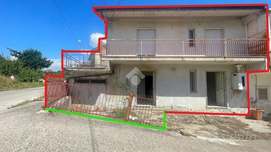 CASA SEMINDIPENDENTE A SAN MARTINO VALLE CAUDINA