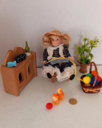 dollhouse miniature bambola in ceramica in salotto