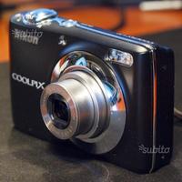 Nikon COOLPIX L22 con custodia rigida e scatola