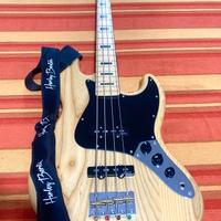 Basso 4 corde compresi di ampli