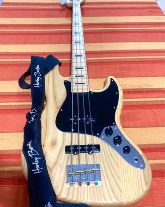 Basso 4 corde compresi di ampli