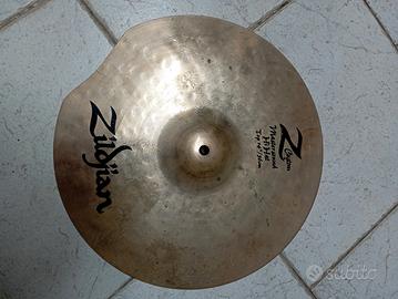 piatto batteria sbeccato