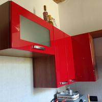 Cucina Lube rossa su misura, con cucina