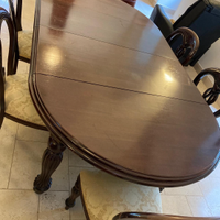 Tavolo usato ma in buono stato. Legno massello