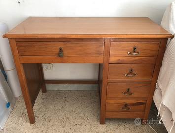 Scrivania in legno