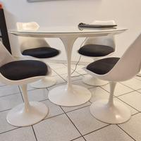 Tavolo con 4 sedie in omaggio