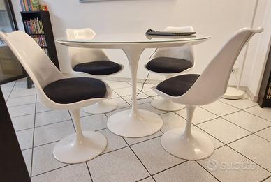 Tavolo con 4 sedie in omaggio