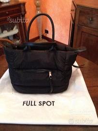 Borsa nera in piumino