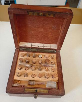 Antica scatola da orologiaio