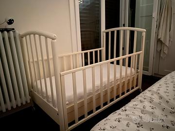 Lettino per bambini con un cassetto