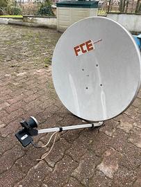 Parabola satellitare in alluminio con staffa fissa