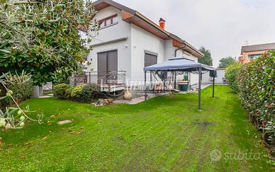 ELEGANTE VILLA INDIPENDENTE SU TRE LIVELLI CON AMP