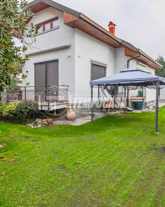 ELEGANTE VILLA INDIPENDENTE SU TRE LIVELLI CON AMP