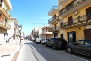 Floridia, locale commerciale in C.so V. Emanuele