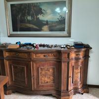 Credenza in legno con porte e cassetti