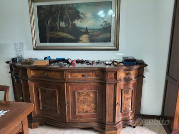 Credenza in legno con porte e cassetti
