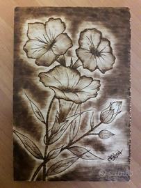 Disegno fiori pirografato sul legno