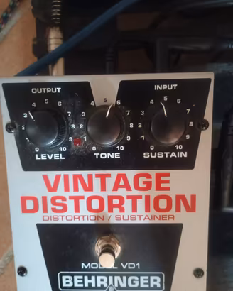 Behringer VD1 distorsione fuzz