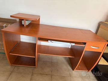 Scrivania stile moderno